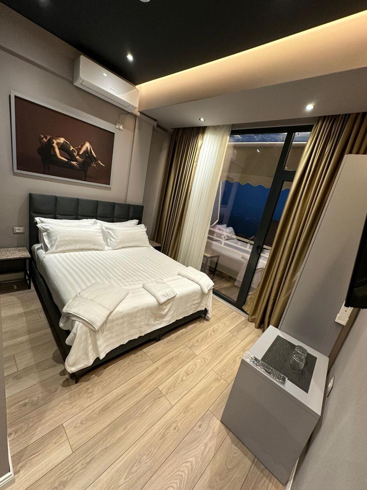 Hotel Europa Krujë Buitenkant foto
