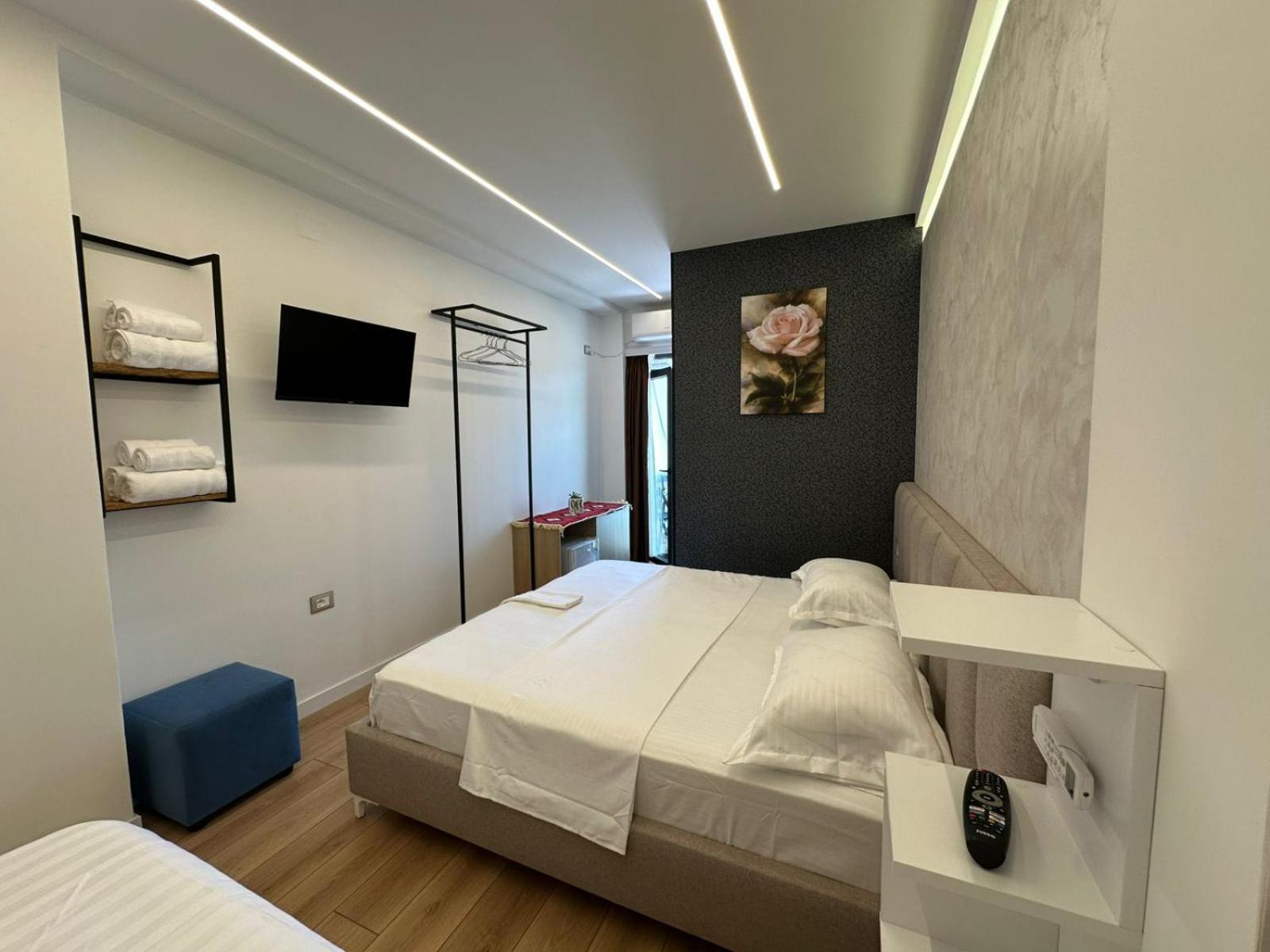 Hotel Europa Krujë Buitenkant foto